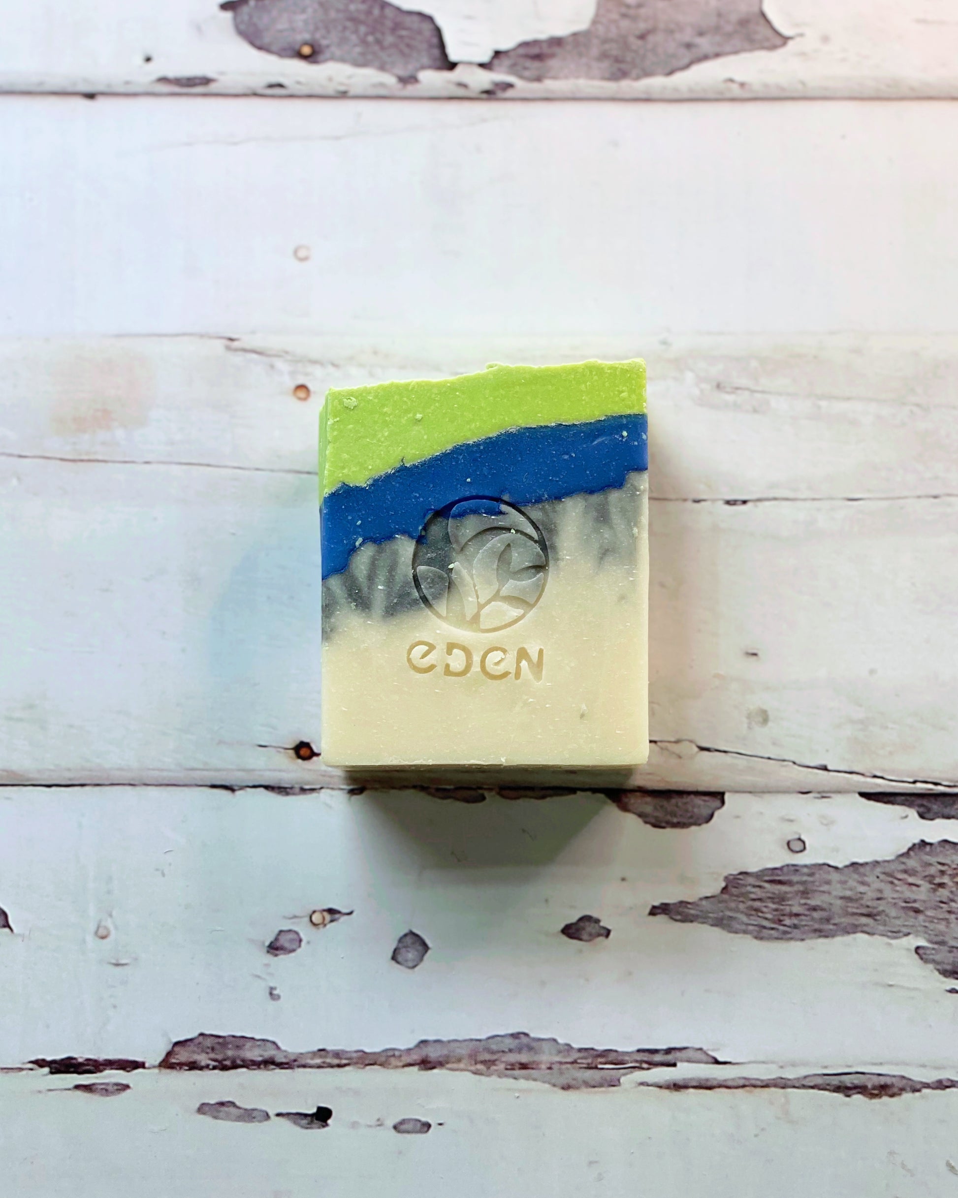 savon naturel en barre, sel de mer et sauge, bleu, vert, blanc et gris