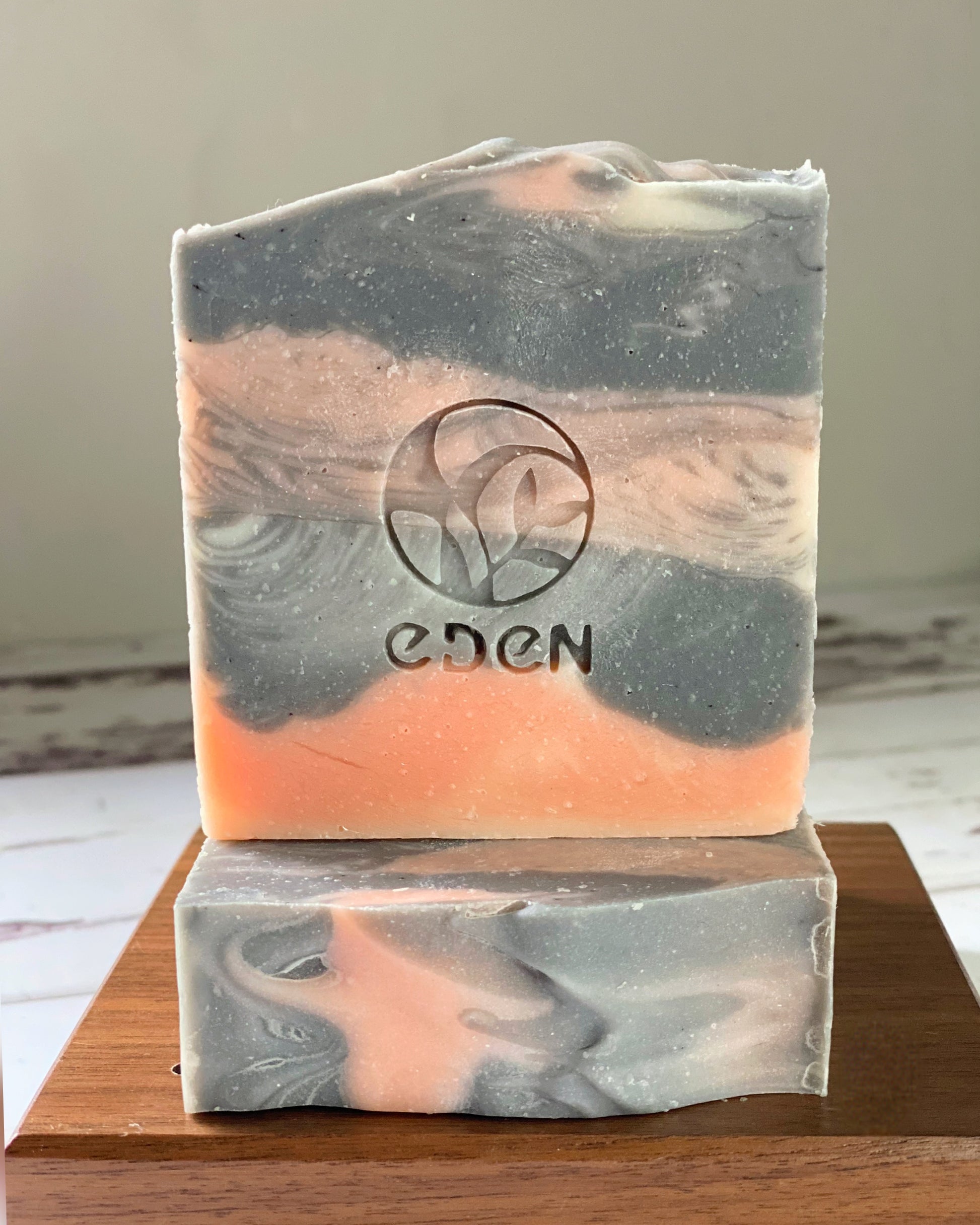 Savon naturel en barre , orange et gris, agrumes roses